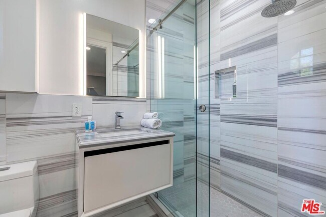 Building Photo - 6127 Rhodes Ave