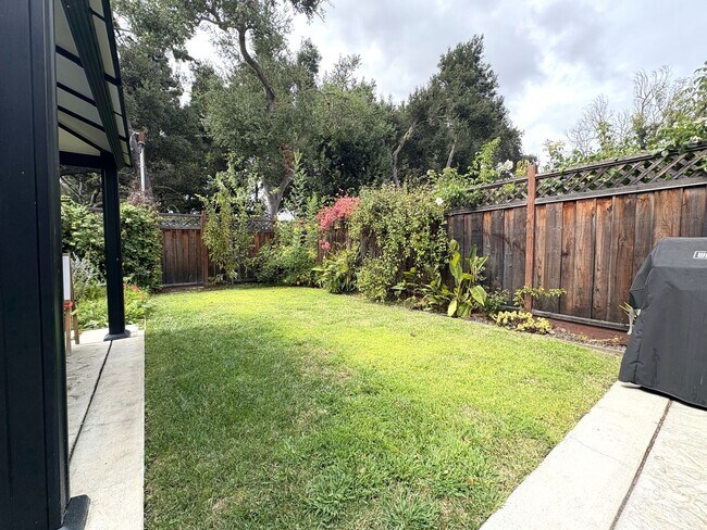 Building Photo - Bright, Modern & Beautiful – 3BR Home in M...