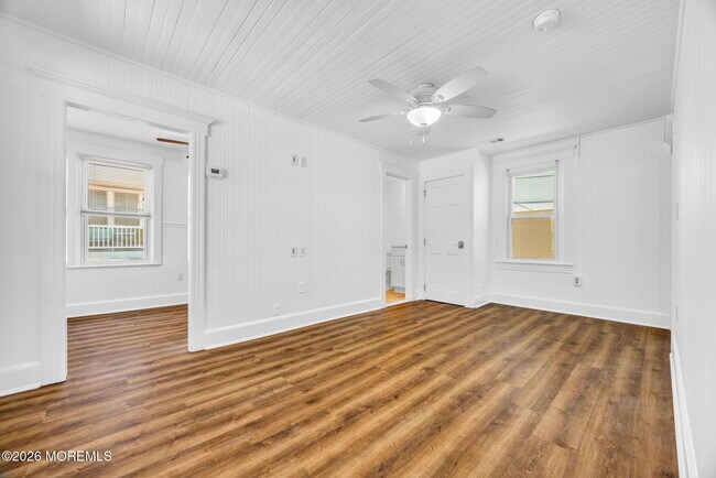 Building Photo - 103 17th Ave