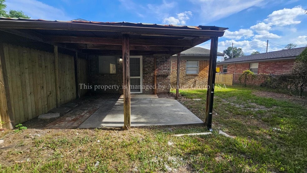 Building Photo - 6063 Longchamp Dr