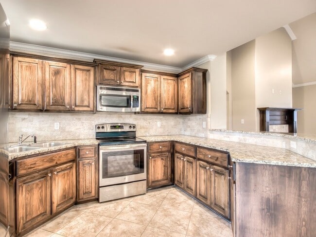 Building Photo - Beautiful home in Southern Oaks***HAUGHTON***