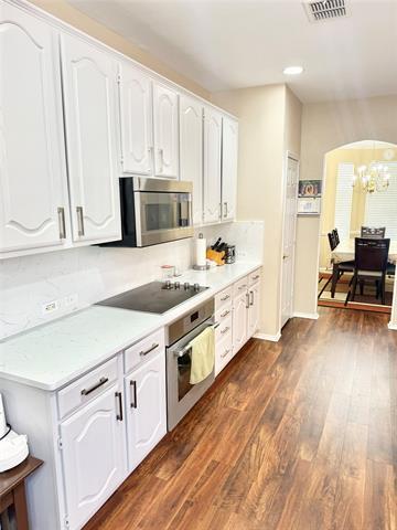 Building Photo - 652 Forest Hill Dr