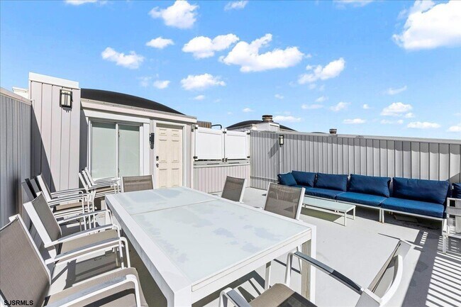 Building Photo - 9616 Pacific Ave