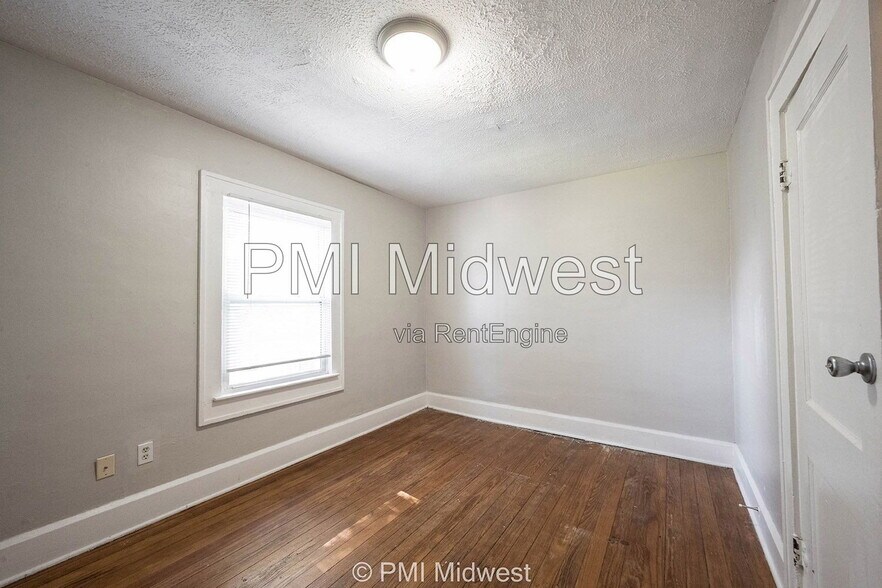 Building Photo - 411 W 40th St