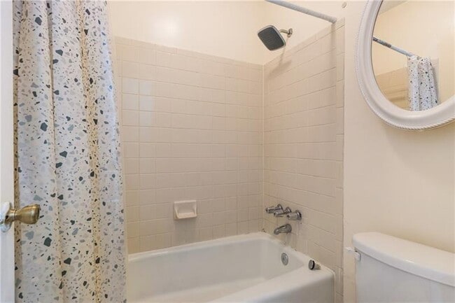 Building Photo - 5000 Village Green Way