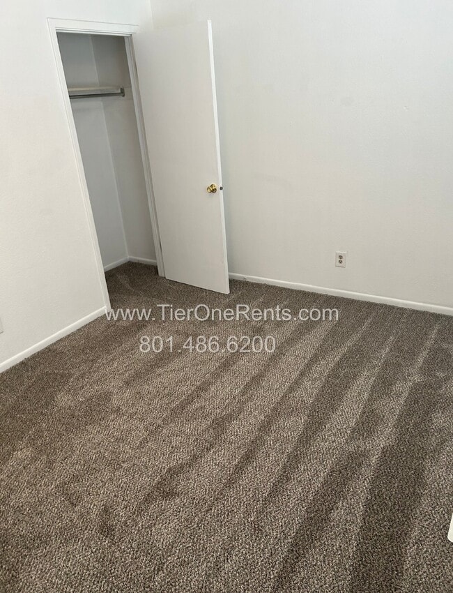 Building Photo - This property offers a NO DEPOSIT option available for qualified renters!