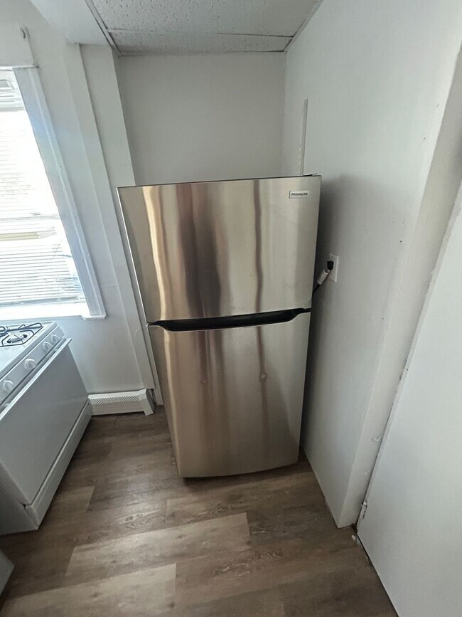 Building Photo - 1 Hitchcock Rd