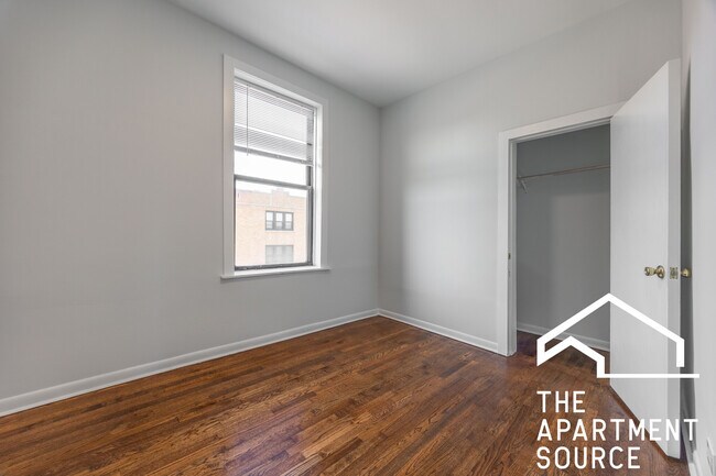 Building Photo - 2842 W Augusta Blvd