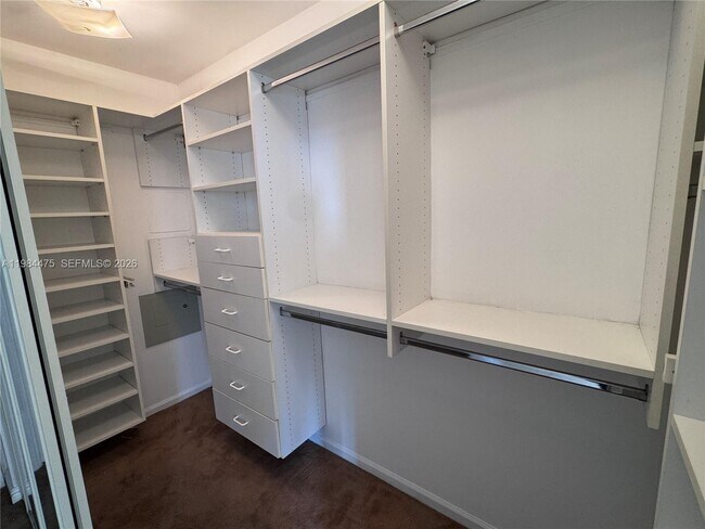 Building Photo - 3610 Yacht Club Dr