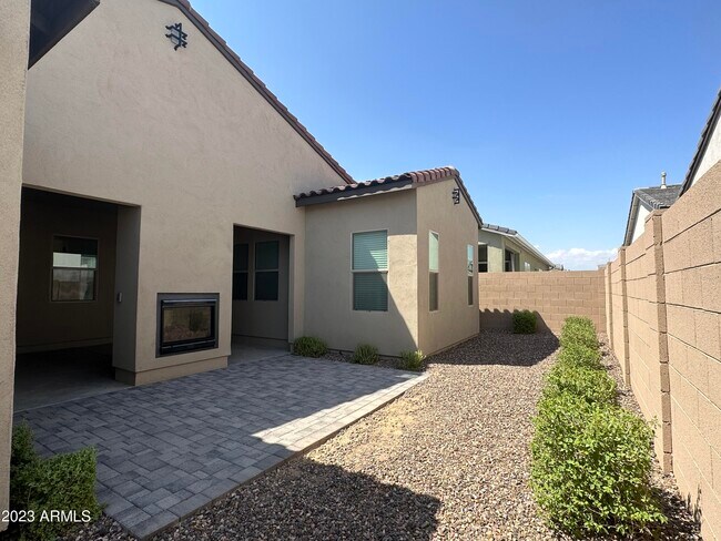 Building Photo - 11551 N Luckenbach St