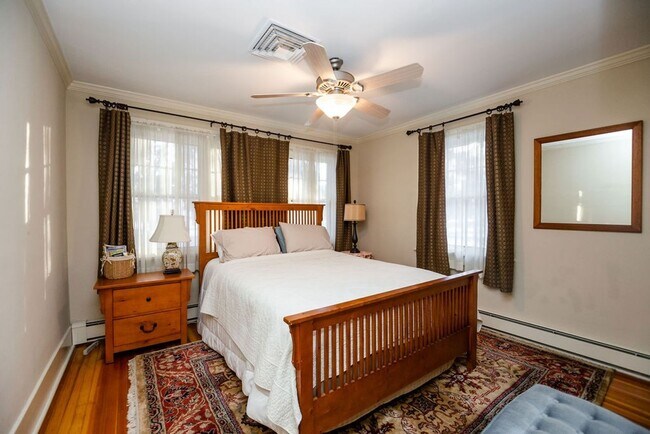 Building Photo - 2 Bedroom + Office, 3 Bath in Old Town Fort Collins