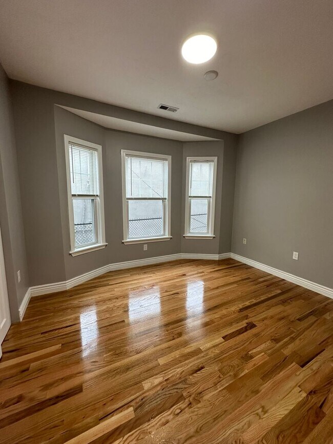 Building Photo - 95top