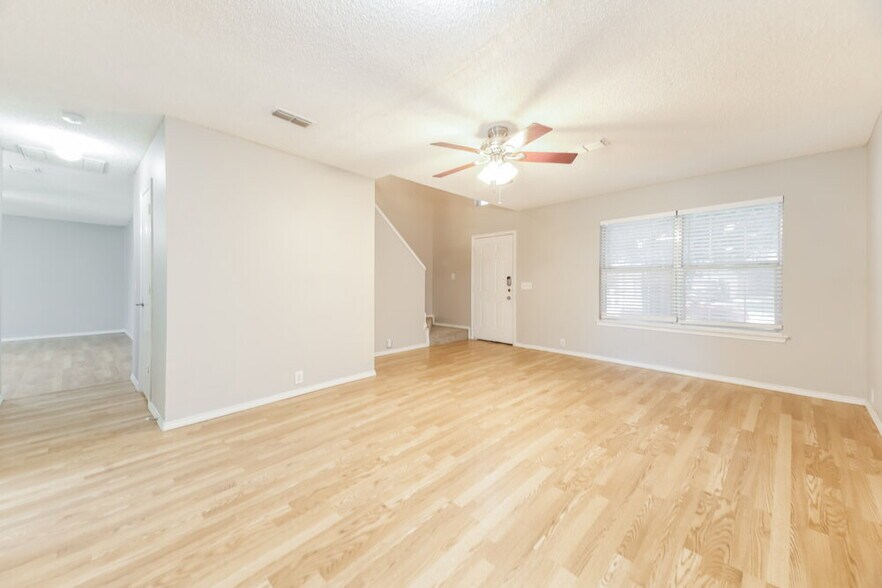 Building Photo - 1024 Springcreek Dr