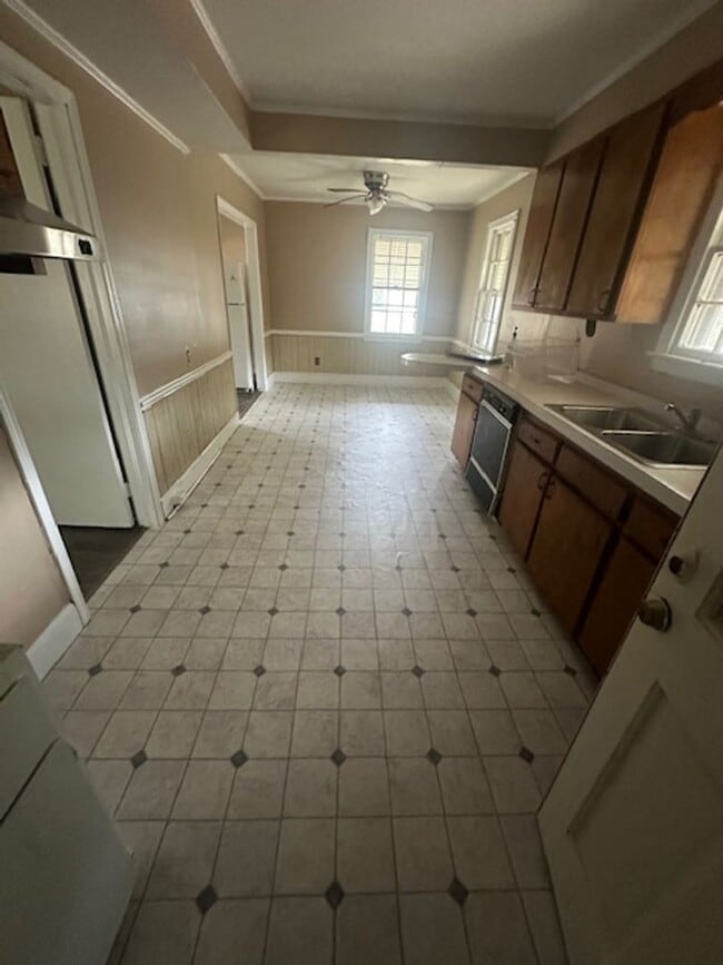 Building Photo - 605 Greenmead Dr