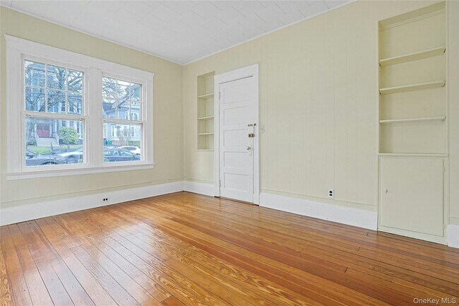 Building Photo - 105 S Broadway