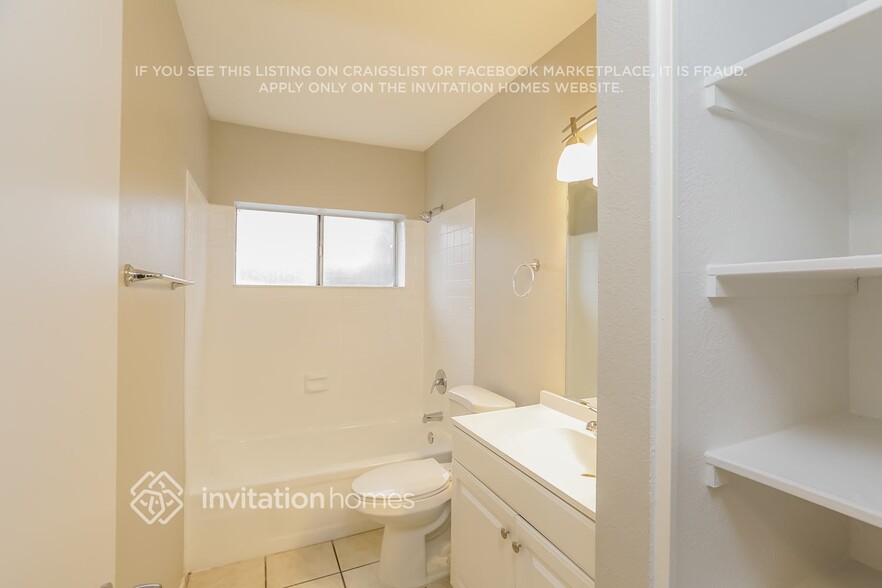 Building Photo - 1712 W Bentrup Ct