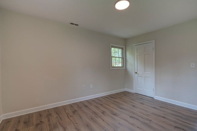 Building Photo - 507 Stonegate Dr