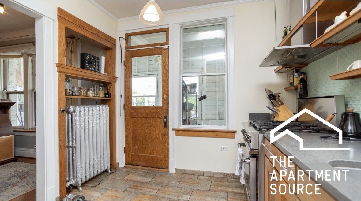 Building Photo - 2549 W Wilson Ave