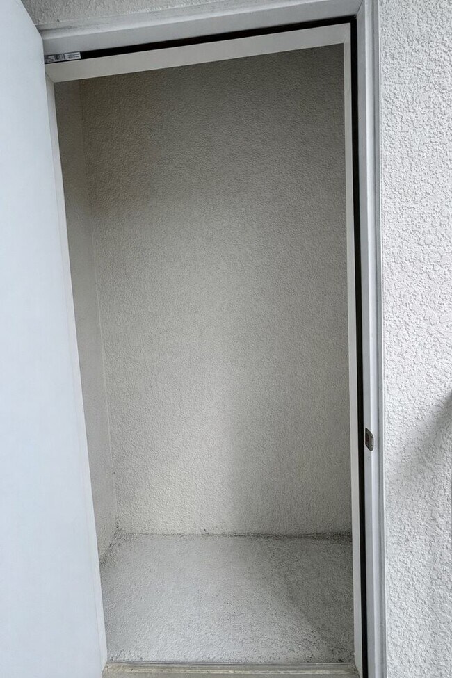 Building Photo - 3221-3409-3409 SW 8th Pl