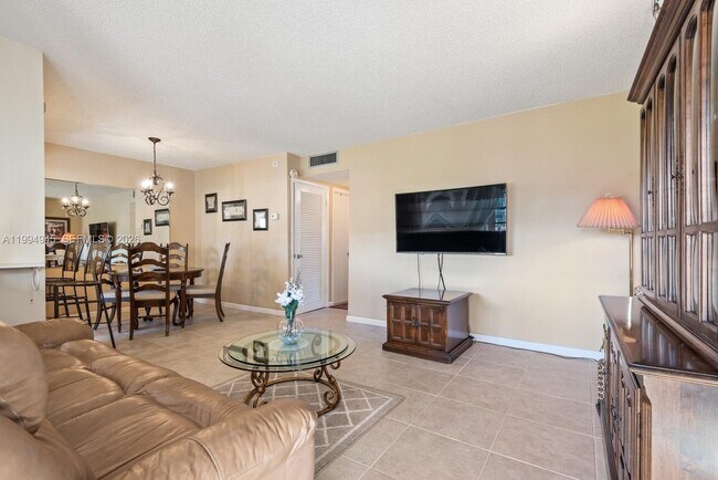 Building Photo - 5300 Washington St