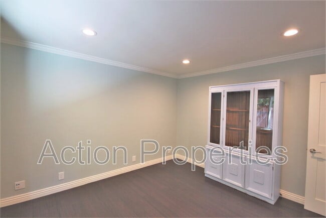 Building Photo - 1074 Highlands Cir