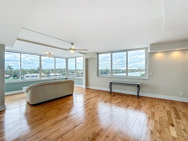 Building Photo - 401 N Riverside Dr