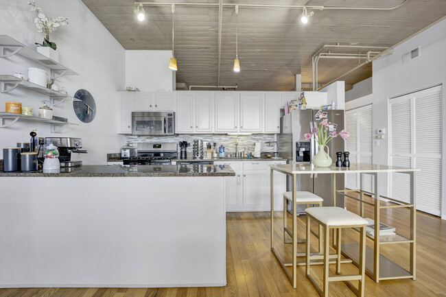 Building Photo - 1525 S Sangamon St