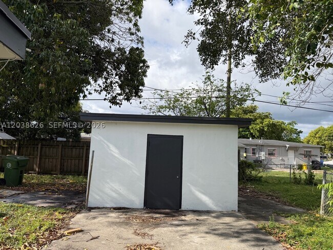 Building Photo - 1600 NW 13th St