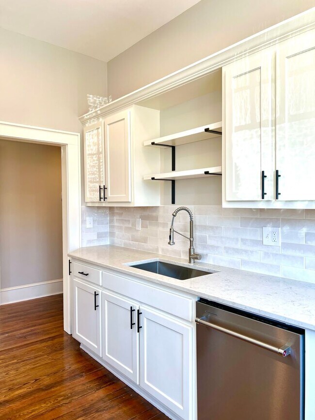 Building Photo - Historic Downtown Hendersonville! Beautifully restored 3 bedroom 2 bath home for rent