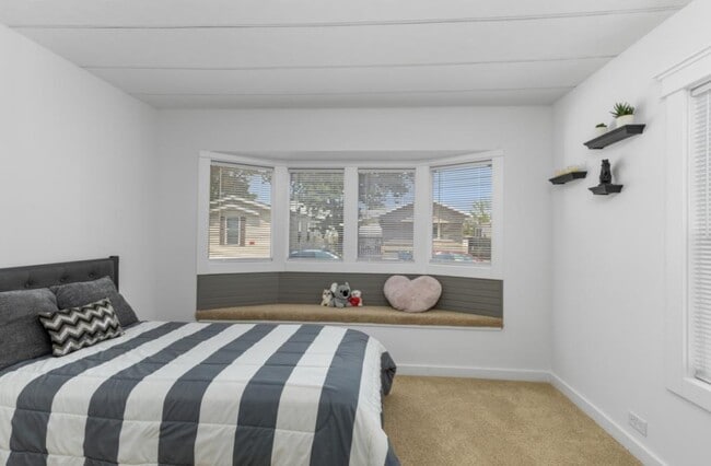 Building Photo - 852 Tarpon St SW