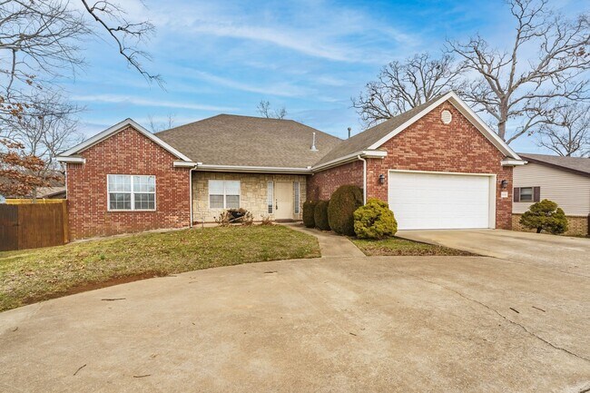 Building Photo - Charming 4-Bedroom Home in Rogers with Beautiful Natural Light!