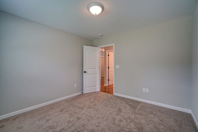 Building Photo - Lovely 3 BR, 2 BA Ranch Home, 2 Car Garage...