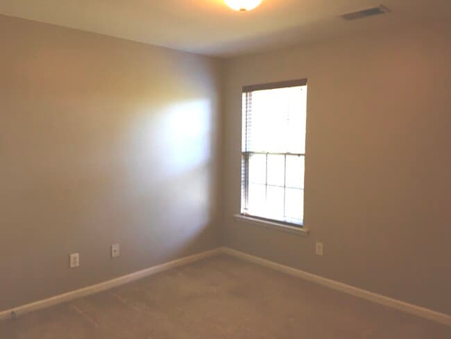 Building Photo - 545 Reach Dr