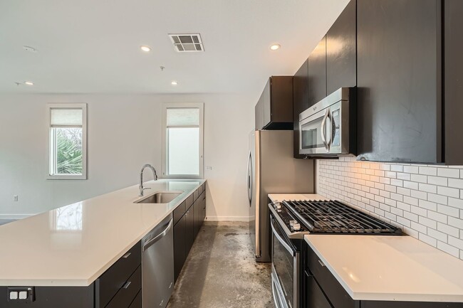 Building Photo - 1931 E 38th 1/2 St