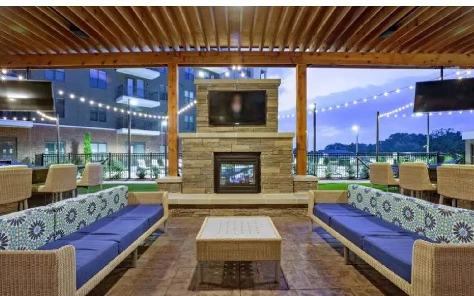 Building Photo - 220 Sandy Springs Cir