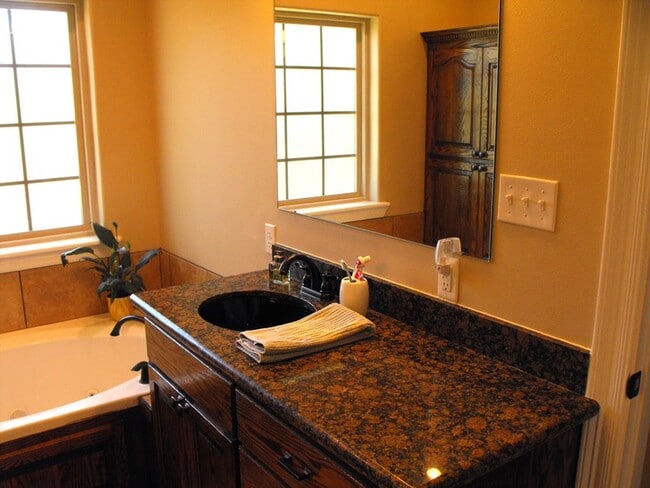 Building Photo - 147 Smithbrook Rd