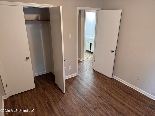 Building Photo - 6475 Forest Glen Dr