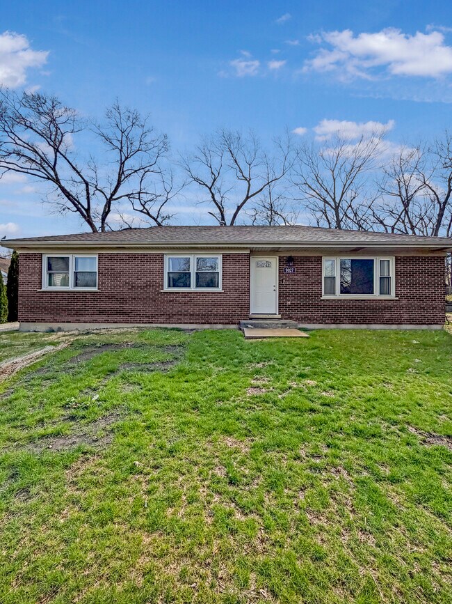 Building Photo - 9027 Skyline Dr