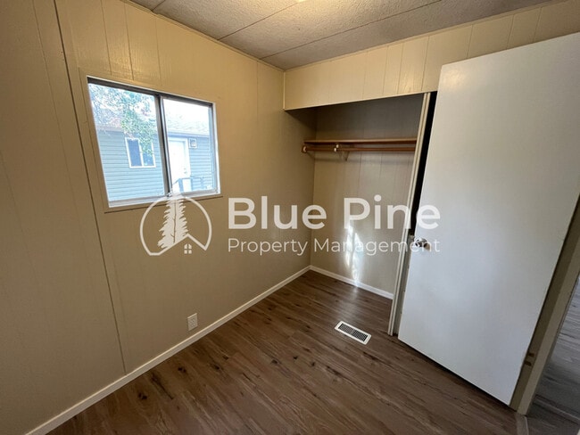 Building Photo - 925 Wilson Ave