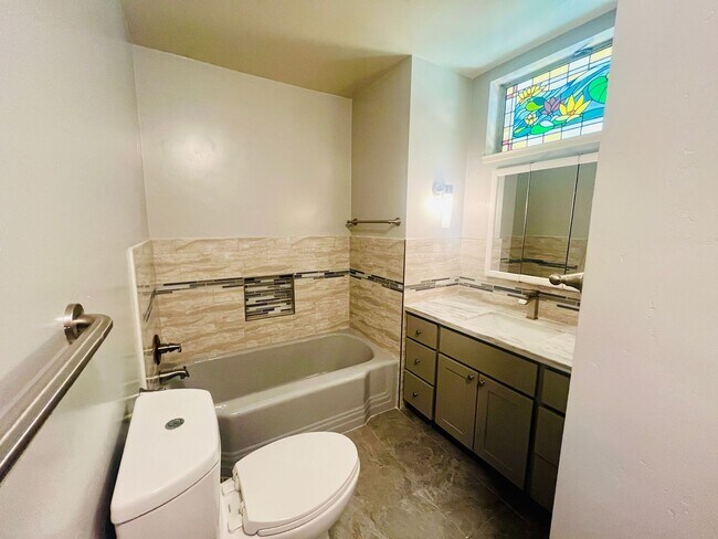 Building Photo - Unique 3 Bed + 2 Bath Los Altos Home - Spa...