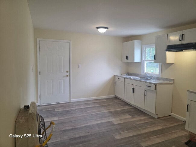 Building Photo - Single Family Home - Now available!