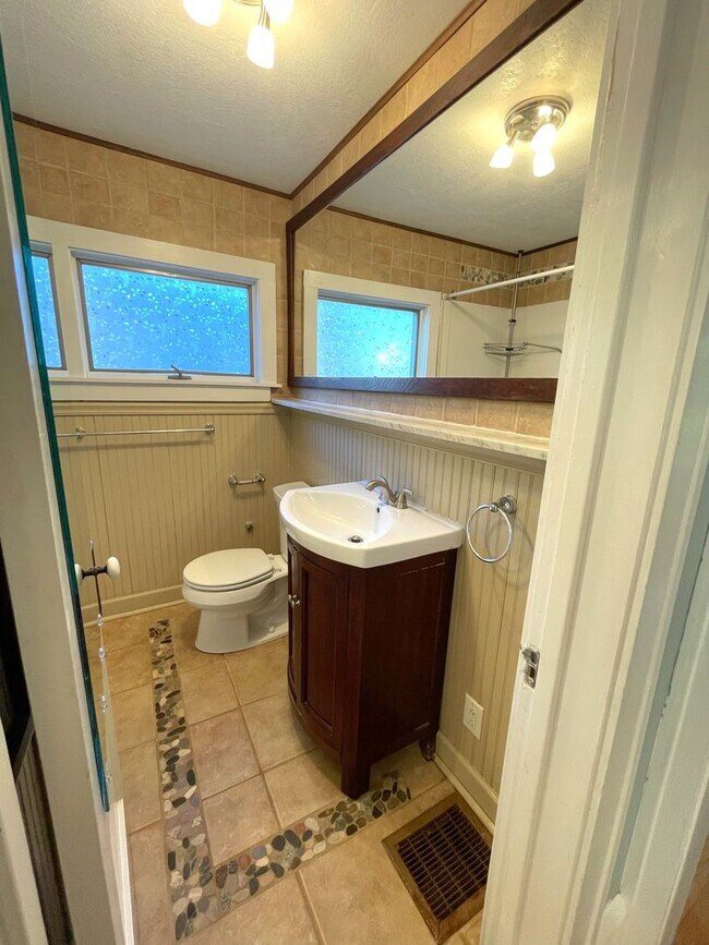 Building Photo - Spacious 3-Bedroom with Finished Basement | Flexible Move-in Date Available