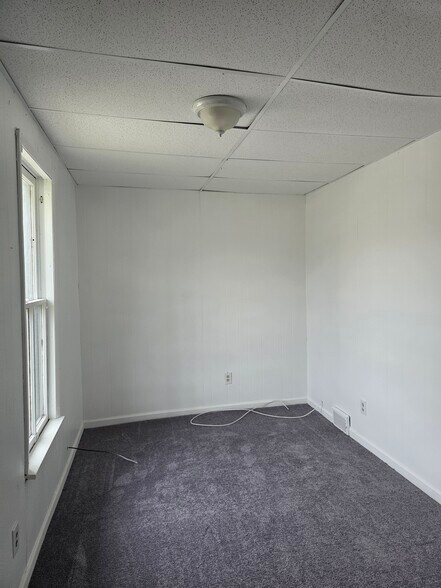 Bedroom - 114 N Park St