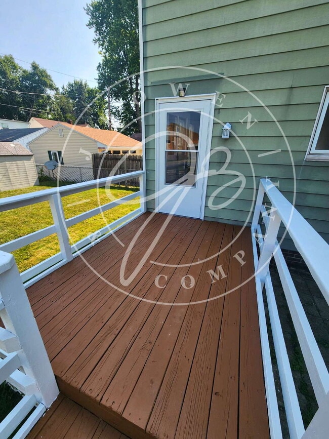 Building Photo - Move-In Ready! Spacious 4–5 Bedroom Home w...