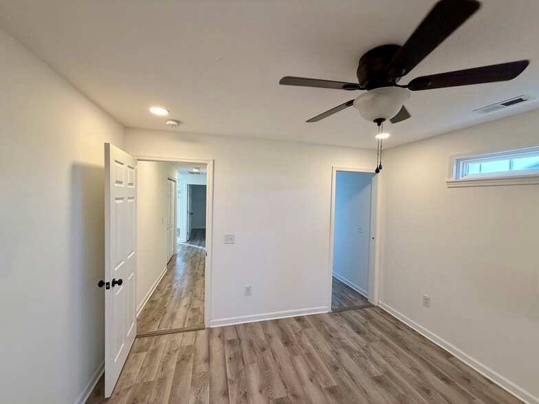 Building Photo - 716B 29th Ave N