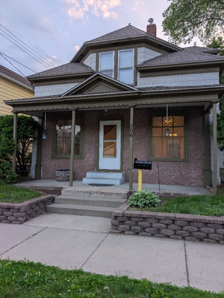 Primary Photo - 306 Grove St