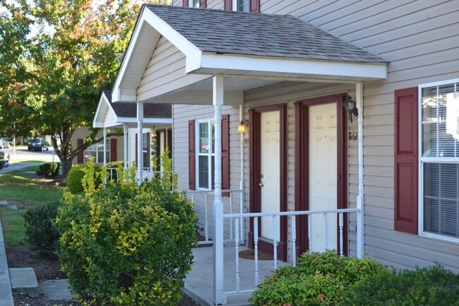 Building Photo - Rutherford Townhomes 4 Bedroom 3 Bathroom