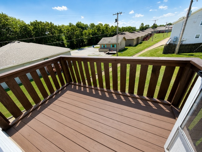 Building Photo - 2 Bed | 2 Bath | 1-Car Garage | South Joplin $1000