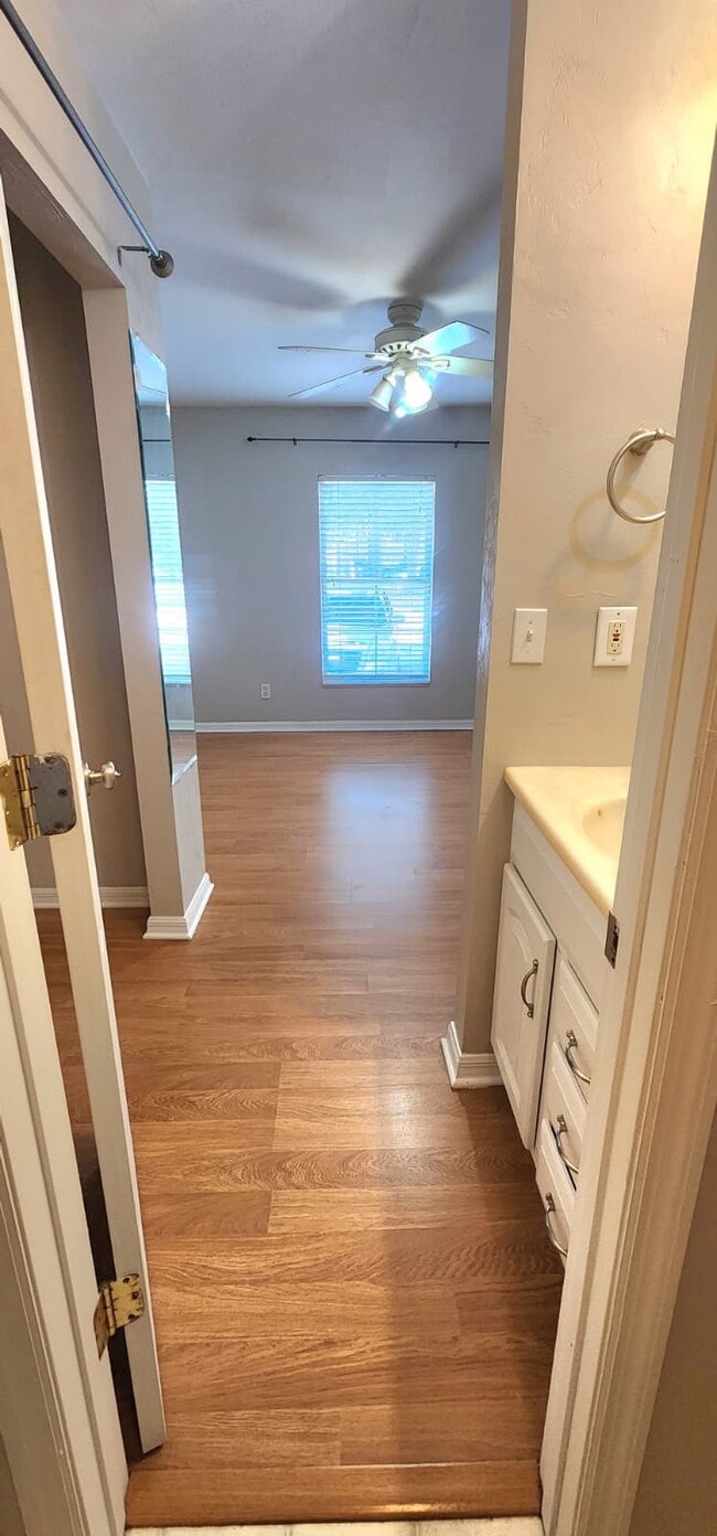 Building Photo - 816 SW 9th St