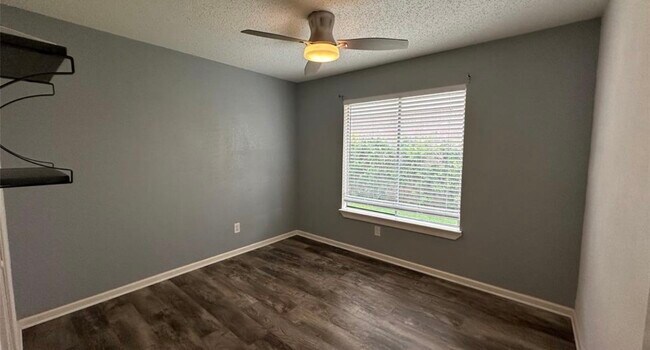 Building Photo - 4626 Green Trail Dr